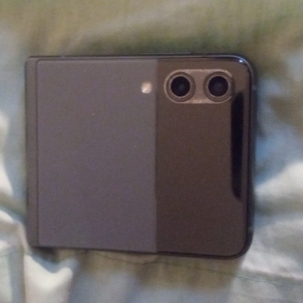 Samsung g flip